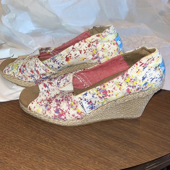 TOMS Espadrille Wedge Canvas Slip On Peep Toe Splatter Multi Color  size 6 - Picture 3 of 9